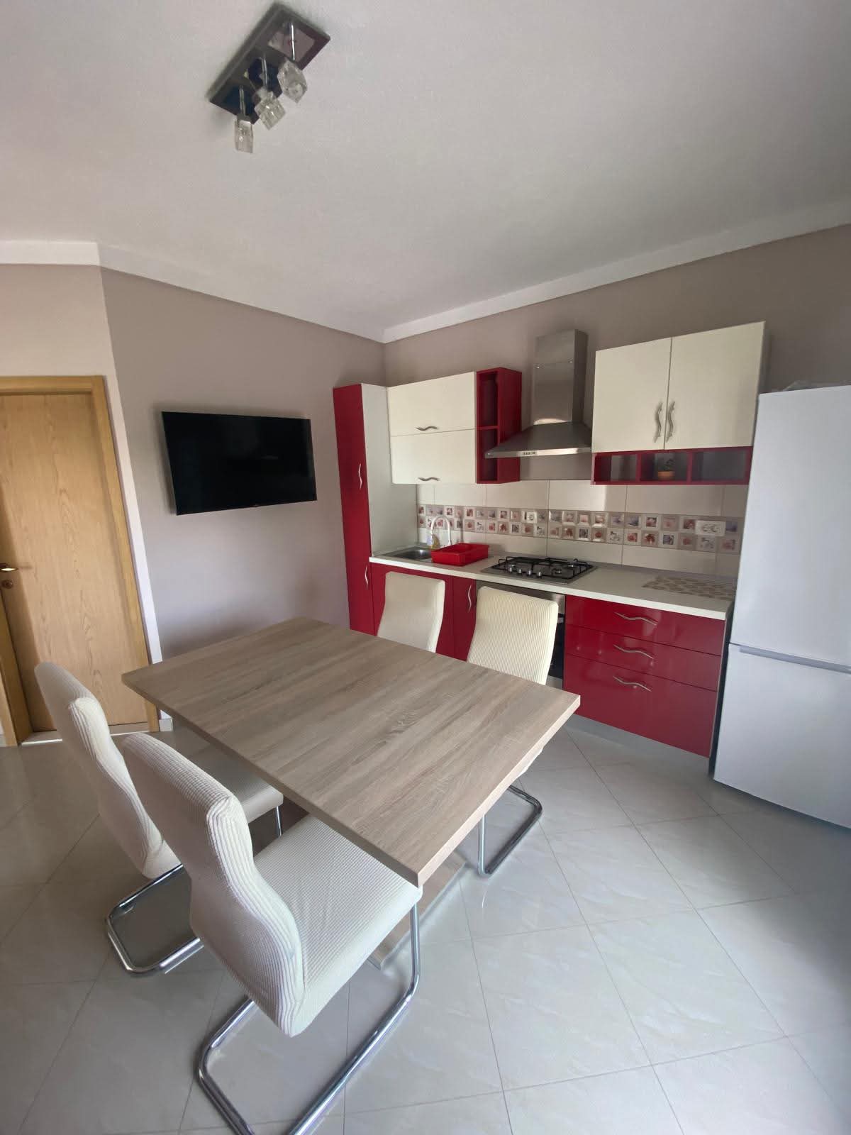 Apartman s terasom i pogledom.